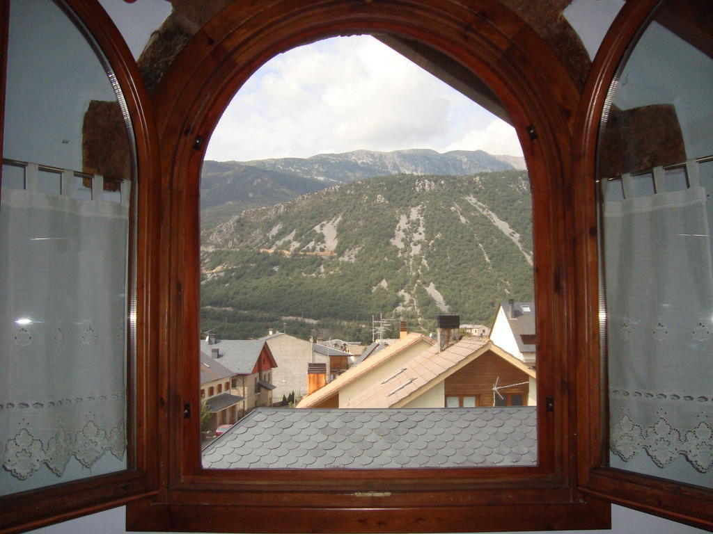 Apartamentos Saila Castejón de Sos Chambre photo