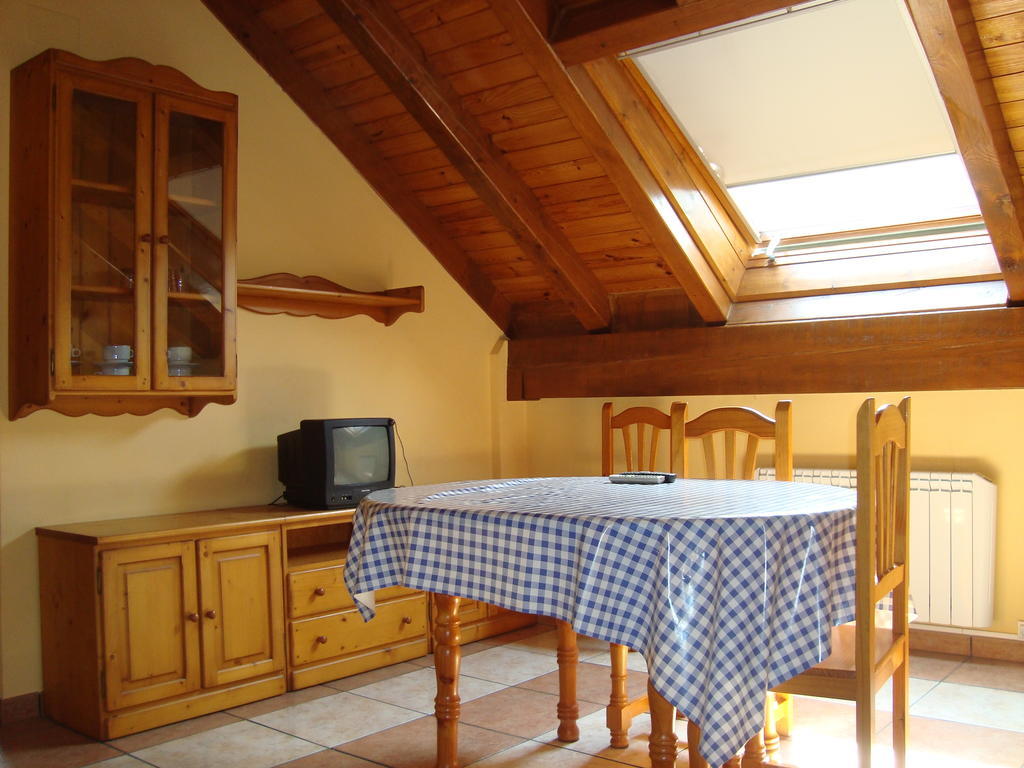 Apartamentos Saila Castejón de Sos Chambre photo